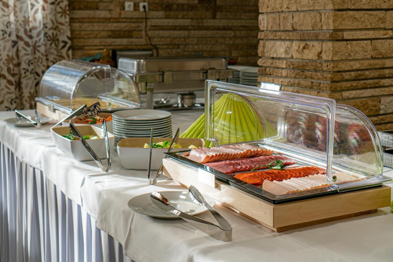 Ózoon Hotel Nyíregyháza Buitenkant foto