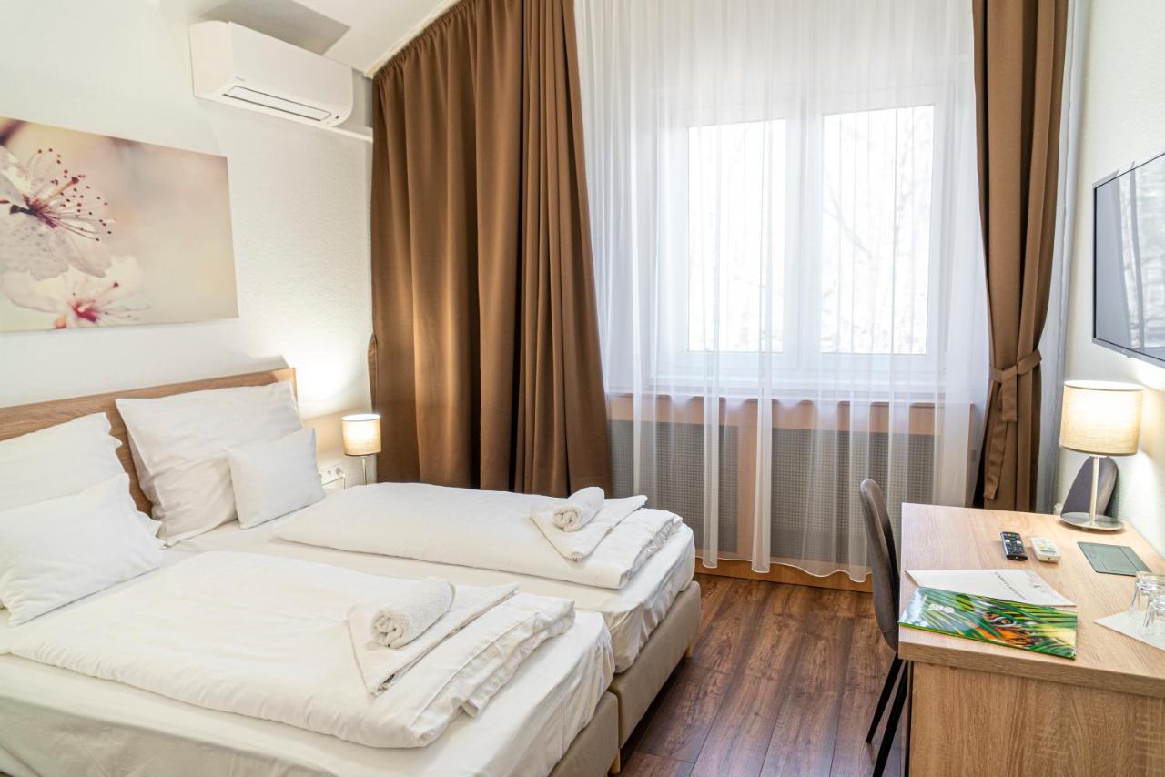 Ózoon Hotel Nyíregyháza Buitenkant foto