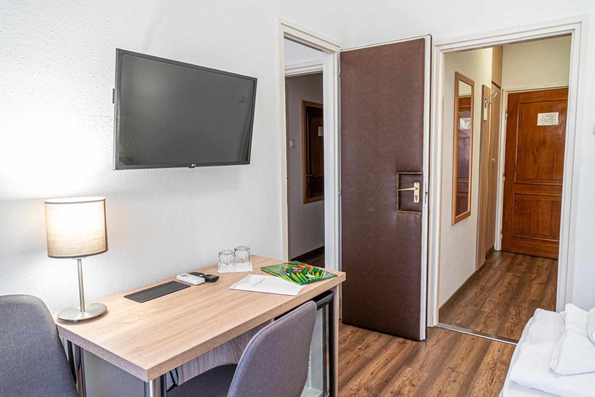 Ózoon Hotel Nyíregyháza Buitenkant foto