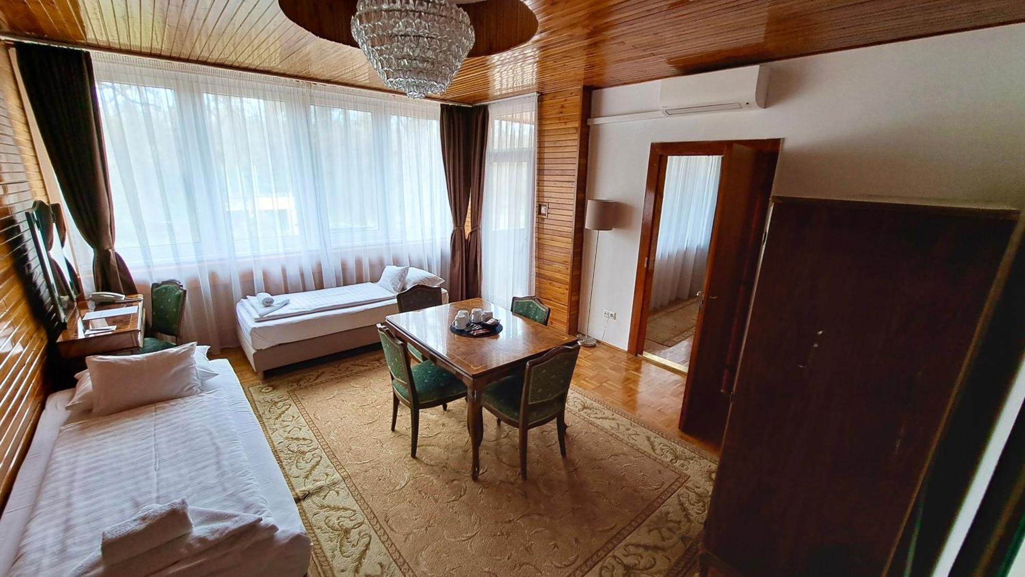Ózoon Hotel Nyíregyháza Buitenkant foto