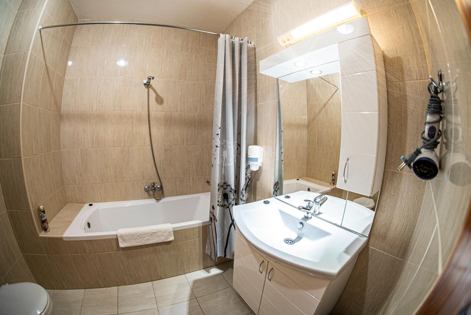 Ózoon Hotel Nyíregyháza Buitenkant foto