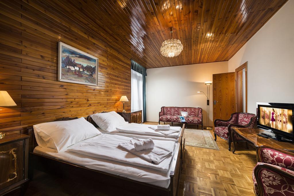 Ózoon Hotel Nyíregyháza Buitenkant foto